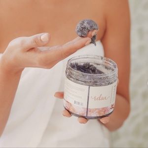 Manna Kadar Beauty Champagne Charcoal Scrub | 18.34oz